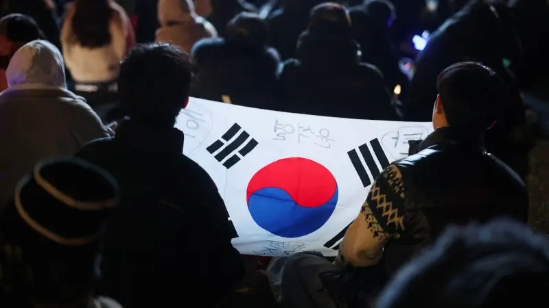 بسبب الأحكام العرفية.. شرطة كوريا الجنوبية تدرس منع الرئيس من السفر