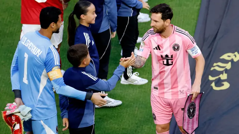 قبل مواجهة بالميراس.. محمد الشناوي يكشف كيف نجح في إيقاف ميسي