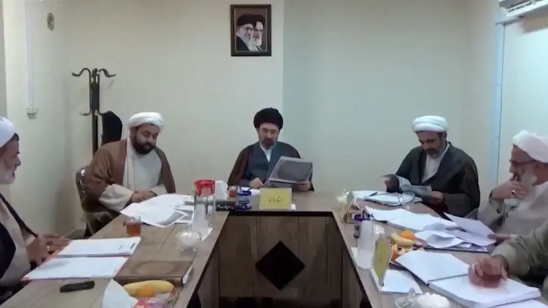 فيديو يثير الجدل حول أول ظهور لمجتبى خامنئي منذ توليه منصبه