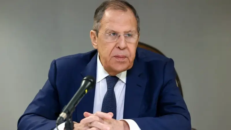 شاهد.. رد لافروف المفاجئ على طلب طفل في الكريسماس