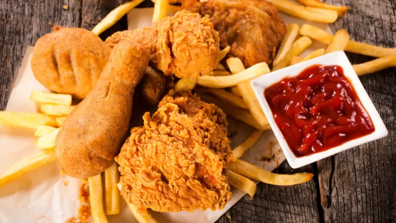 نوبات قلبية وسكتات دماغية.. هذا تأثير الأطعمة المعالجة على صحتك