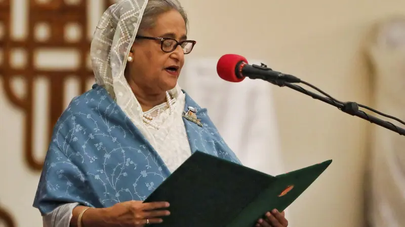 أول تعليق لرئيسة وزراء بنغلاديش السابقة بعد حكم الإعدام