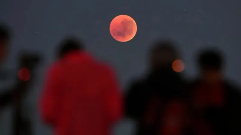 خسوف القمر 2026.. هذا موعد ظهور القمر الدموي