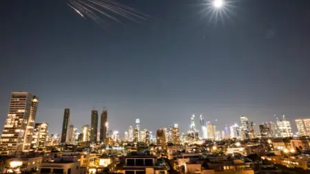 الجيش الإسرائيلي يتهم إيران باستخدام ذخائر عنقودية