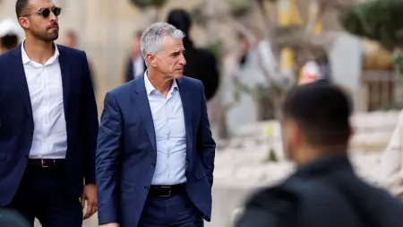 دافيد برنياع رئيس الموساد يكشف معلومات عن العميل الذي ساهم في "زئير الأسد"