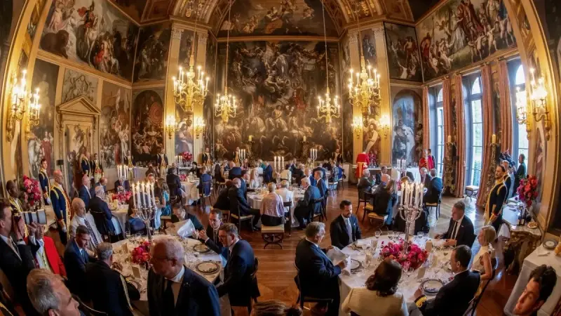 صور - قادة الحلف الأطلسي يحضرون مأدبة عشاء ملكية قبل افتتاح القمة