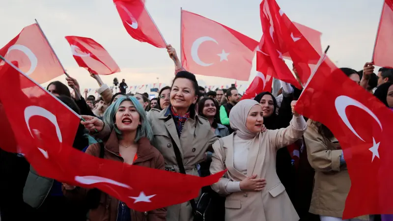 السوريون والأكراد.. ورقتان رابحتان في حسم هوية الرئيس التركي القادم