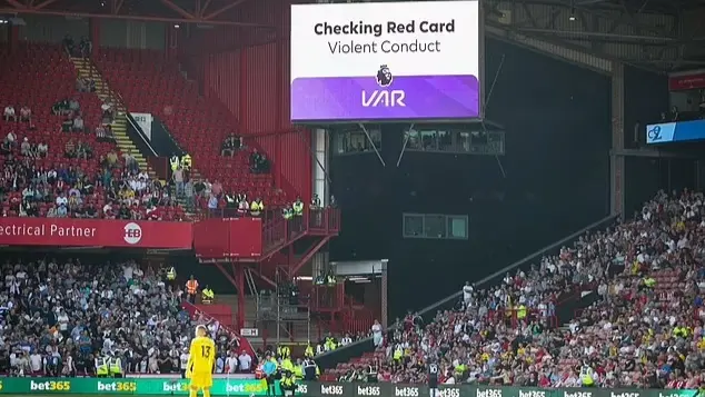 كيف كان سيبدو جدول الدوري الإنجليزي الممتاز من دون تدخل تقنية الـ"فار"؟