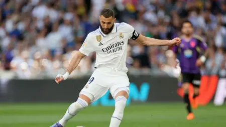 ريال مدريد يعلن رحيل كريم بنزيما عن الفريق