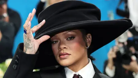 related_news_inside_blogsامرأة تطلق 10 طلقات على منزل ريهانا وهي بداخله.. التفاصيل كاملة