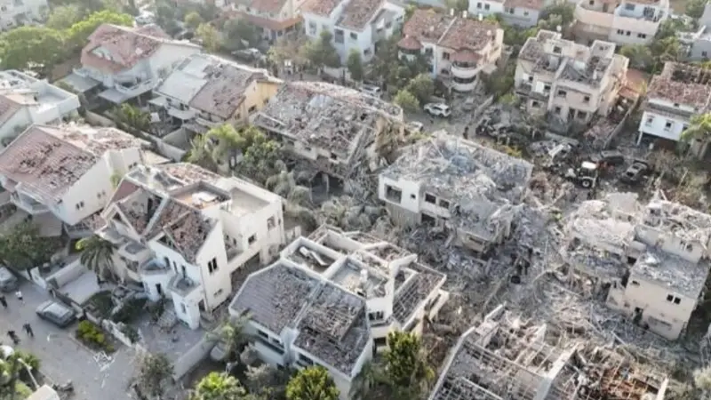 كأنه غزة.. هكذا كان الدمار في ريشون لتسيون بتل أبيب