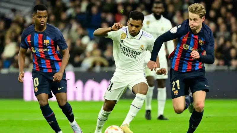 نجم برشلونة يرفض عرضا سعوديا ويتمسك بالبقاء