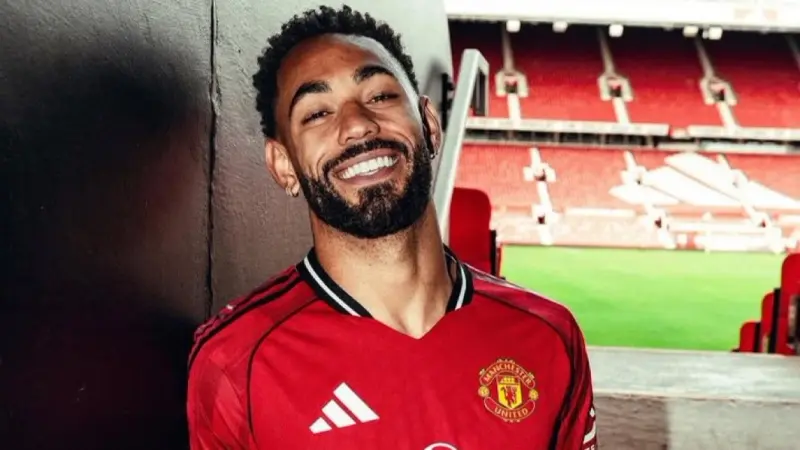 ماتيوس كونيا يوضح سبب اختيار الرقم 10 مع مانشستر يونايتد