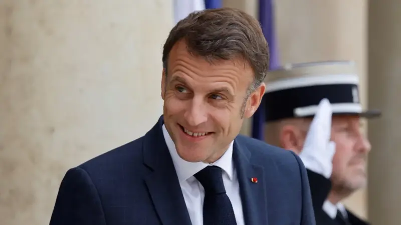 ماكرون يُهنّئ ديبي على انتخابه رئيساً لتشاد