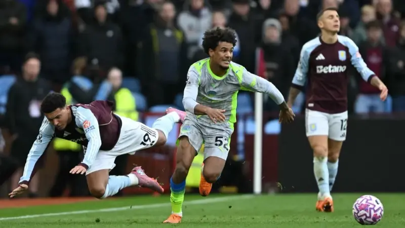 فولهام يقترب من استعارة موهبة مانشستر سيتي الشابة أوسكار بوب