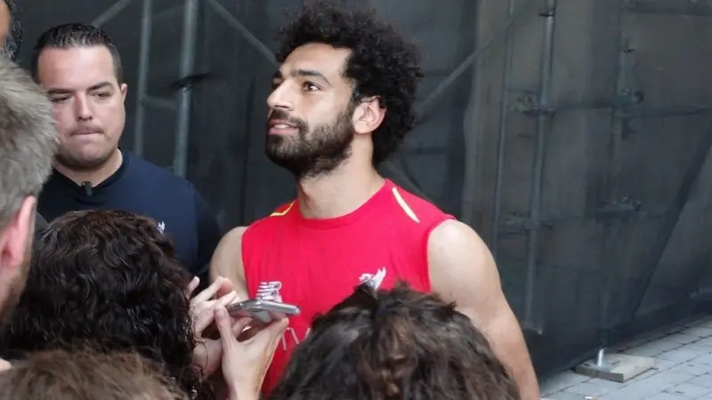 تبرعات بالملايين.. الوجه الإنساني لمحمد صلاح خارج المستطيل الأخضر