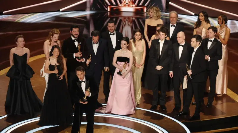 بعد السعفة الذهبية.. "أنورا" يحصد أوسكار أفضل فيلم