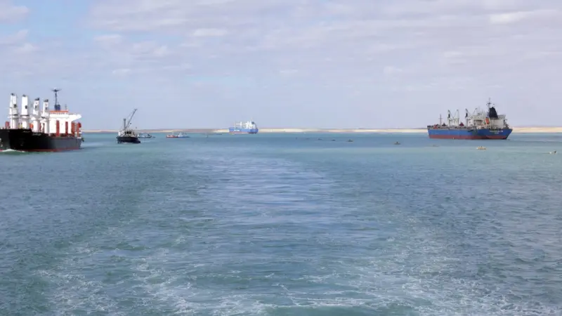 نجاح التشغيل التجريبي لازدواج قناة السويس في البحيرات المرة