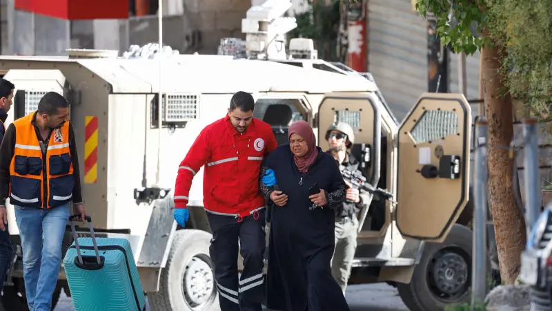 فيديو - "حلق الشوارب".. الهلال الأحمر السوري: متطوعونا يتعرضون لانتهاكات