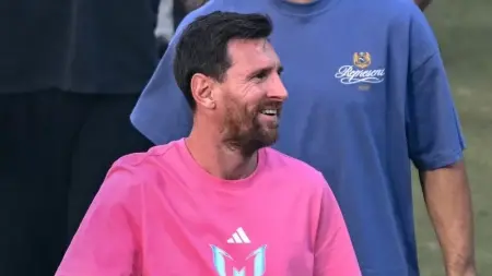 المشهد سبورتس: ميسي يسجل ضد برشلونة.. وحارس مرمى يهز الشباك في الدوري السعودي