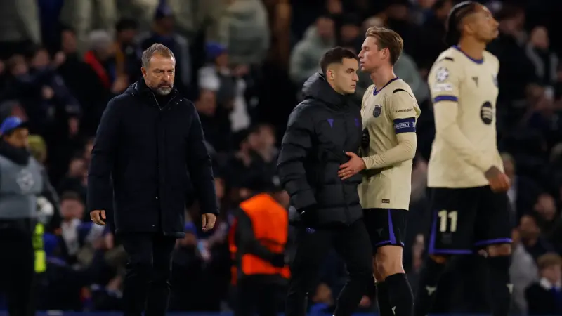 معلق مباراة برشلونة وأتليتكو مدريد.. صوت استثنائي يصف الحدث