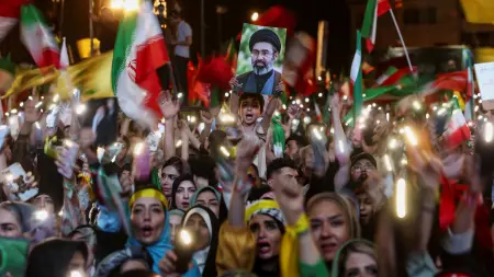 related_news_inside_blogs4 أزمات تهز طهران.. هل يُنقذ الاتفاق مع واشنطن النظام الإيراني؟