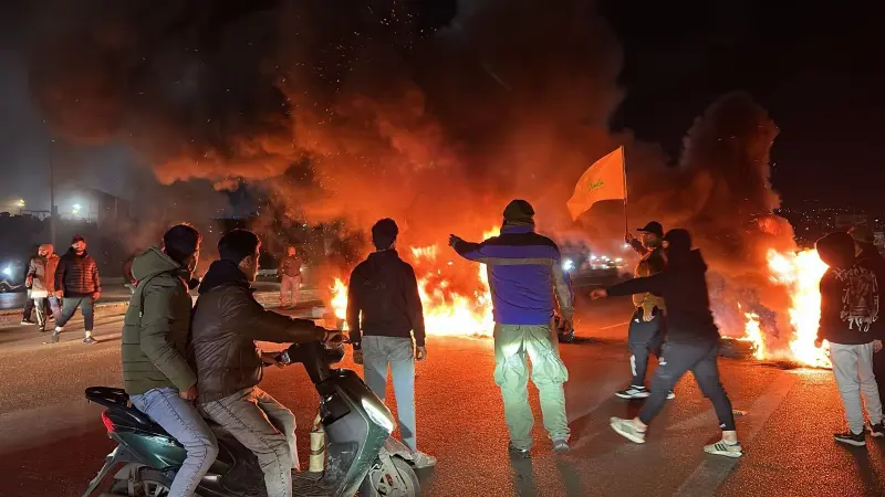 فيديو - اشتباكات بين أنصار "حزب الله" والجيش اللبناني أمام مطار بيروت