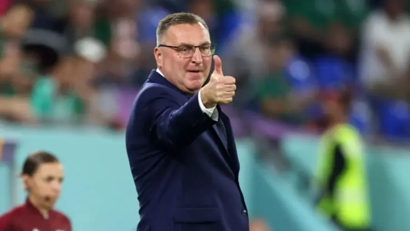 من هو البولندي تشيسلاف ميشنيفيتش المرشح لتدريب الأهلي المصري؟