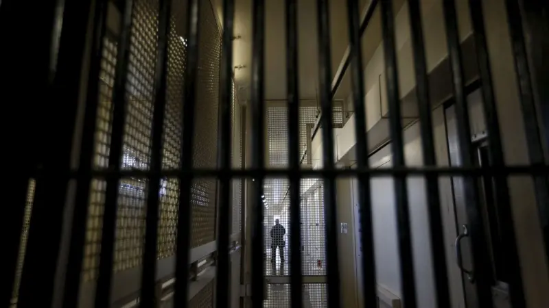 تقرير: 330 صحفيا خلف القضبان في 2025