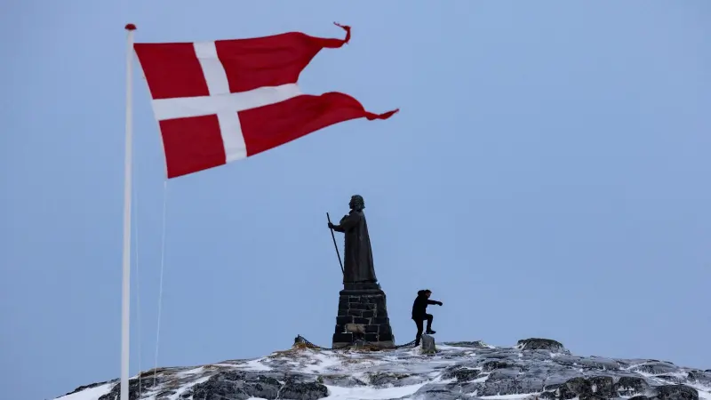 من بينها الاستعانة بالجيش.. ترامب يدرس "خيارات عدة" بشأن غرينلاند