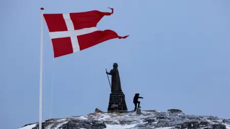 related_news_inside_blogsمن بينها الاستعانة بالجيش.. ترامب يدرس "خيارات عدة" بشأن غرينلاند