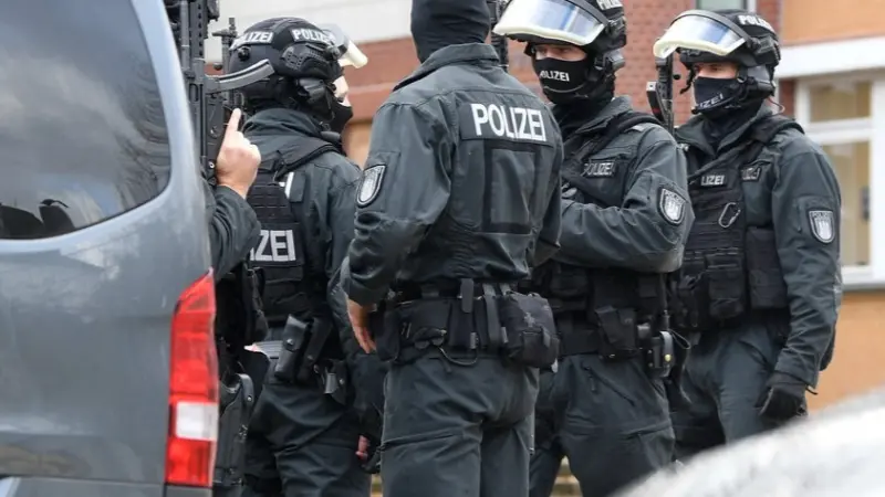 حقيبة تحوي متفجرات في برلين.. والشرطة تطارد حاملها
