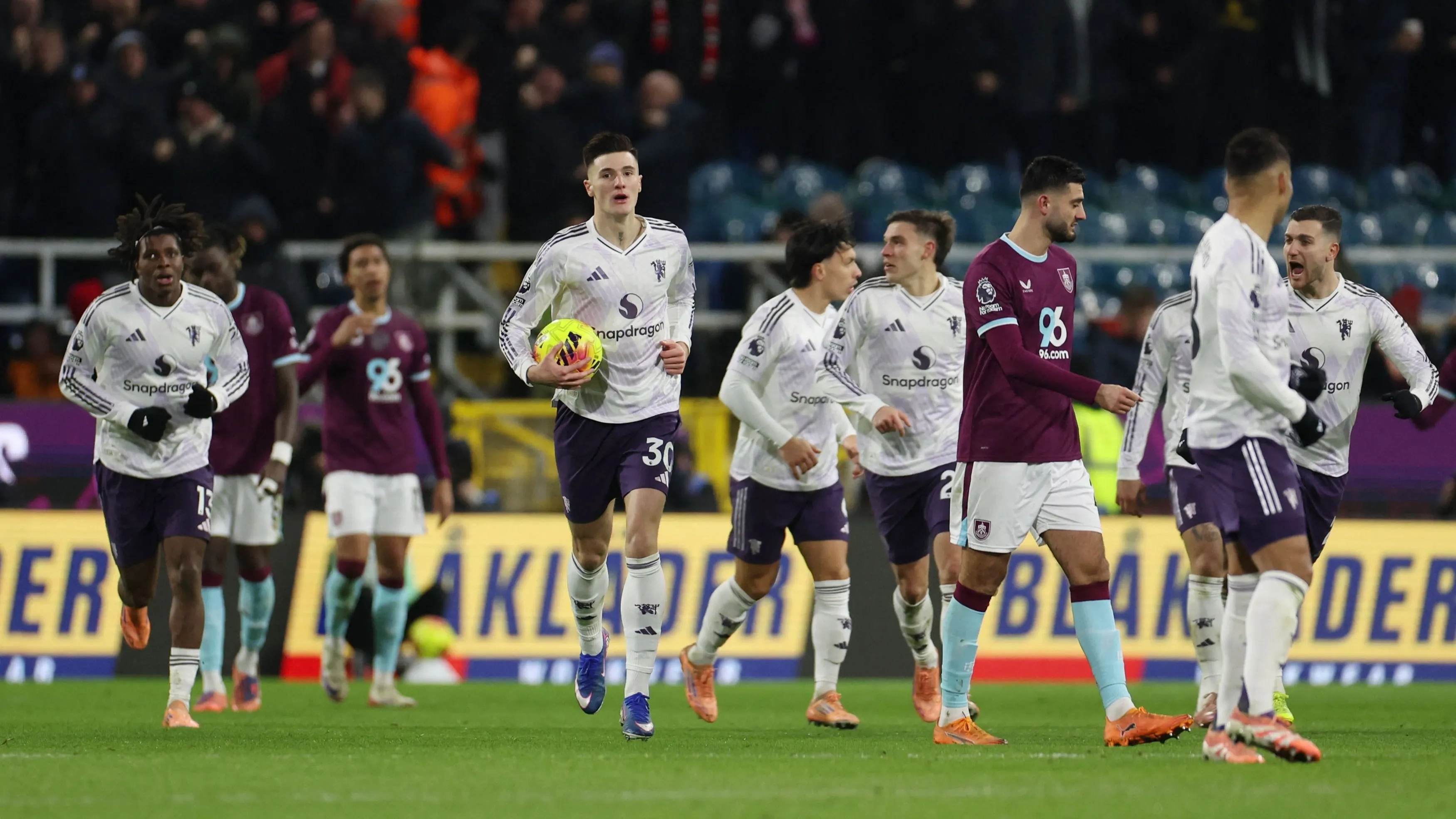 الدوري الإنجليزي - تعادلات مانشستر يونايتد مستمرة بعد رحيل أموريم 