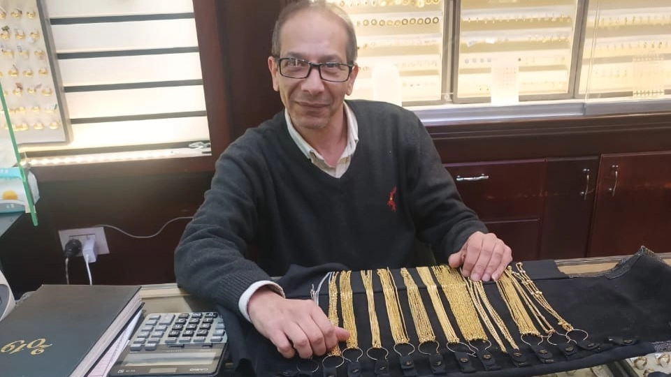 أسعار الذهب اليوم الثلاثاء 16/12/2025 في مصر.. تراجع محدود لـ 21 