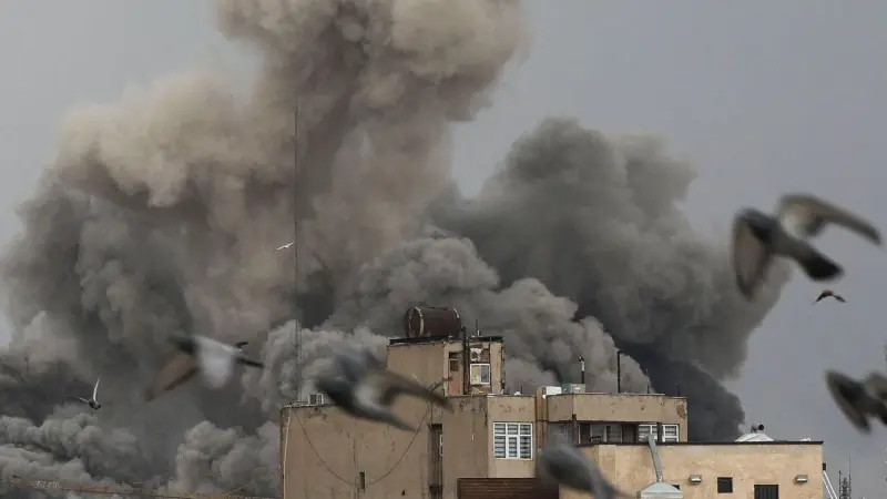 غيبوبة انتهت بالوفاة.. رحيل زوجة المرشد الإيراني إثر القصف