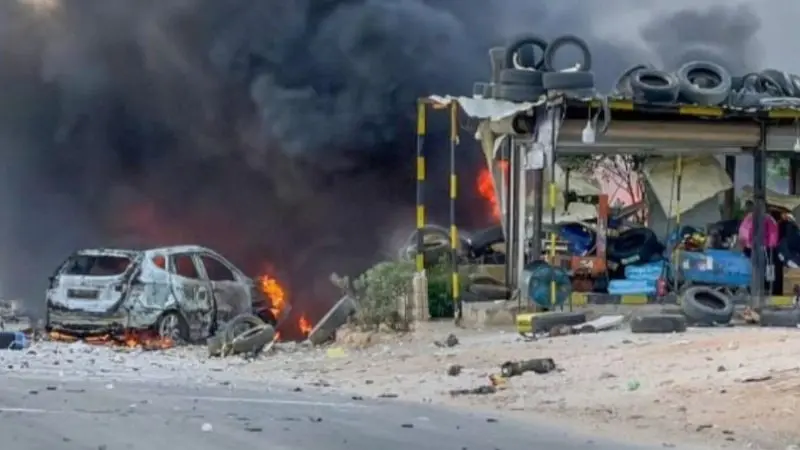 انفجار هائل وقع داخل متجر للأسلحة في برج النمرة في إدلب (إكس) انفجار هائل وقع داخل متجر للأسلحة في برج النمرة في إدلب (إكس)