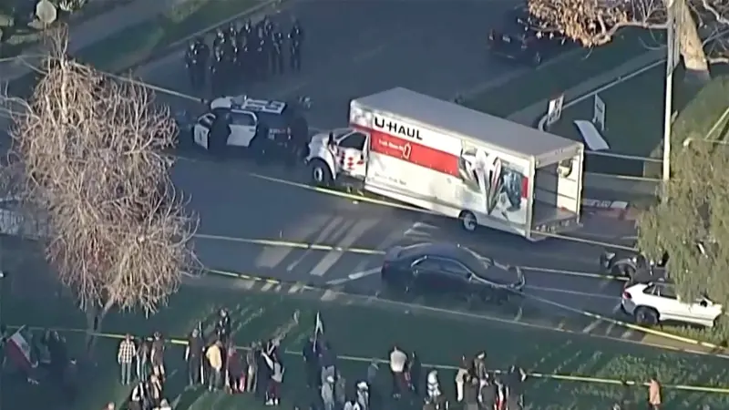 فيديو - أميركا.. شاحنة تدهس مشاركين في مسيرة لدعم الشعب الإيراني