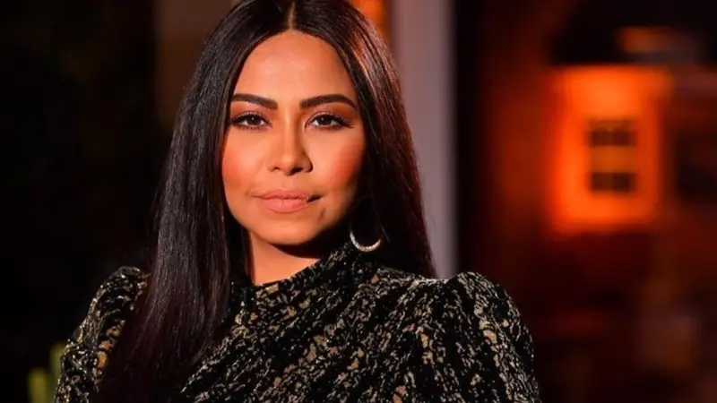 "كانت حزينة".. توما يكشف كواليس أغنية شيرين عبد الوهاب "الحضن شوك"