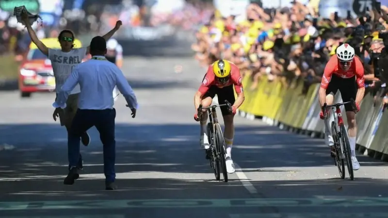 طواف فرنسا يشهد حدثا مثيرا للجدل بسبب إسرائيل.. ما القصة؟