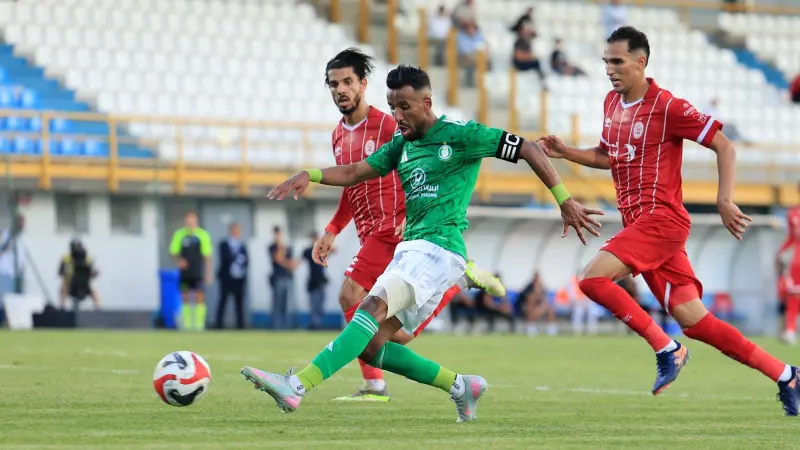 الدوري الليبي - أهلي طرابلس ينفرد بالصدارة في "مباراة عاصفة بالأزمات" ضد الاتحاد