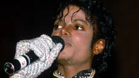 related_news_inside_blogsجدل حول مايكل جاكسون.. هل غيّر البهاق ملامح "ملك البوب"؟