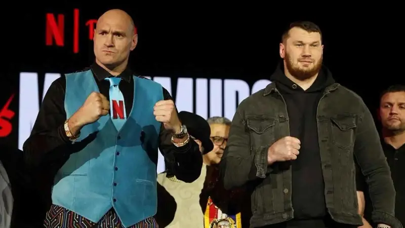 فيديو - مشهد مثير قبل عودة تايسون فيوري.. أرسلانبيك محمودوف يتصارع مع دب