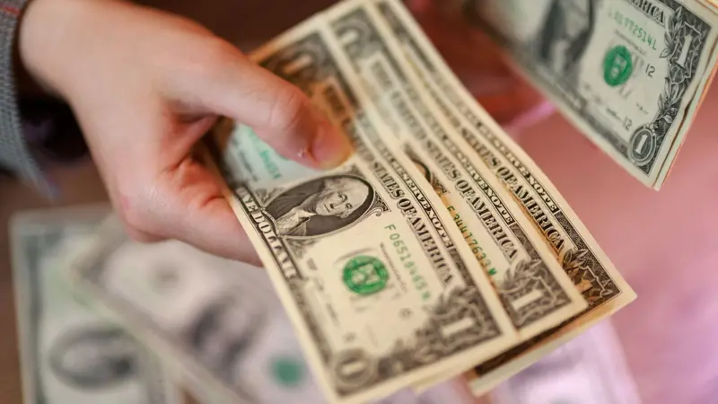 سعر صرف الدولار الأميركي مقابل الليرة السورية اليوم الاثنين 31/8/2026.. نشاط السوق السوداء
