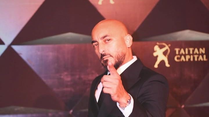 سبب طلاق حسام الحسيني ونانسي بيرو بعد 21 عامًا من الزواج 