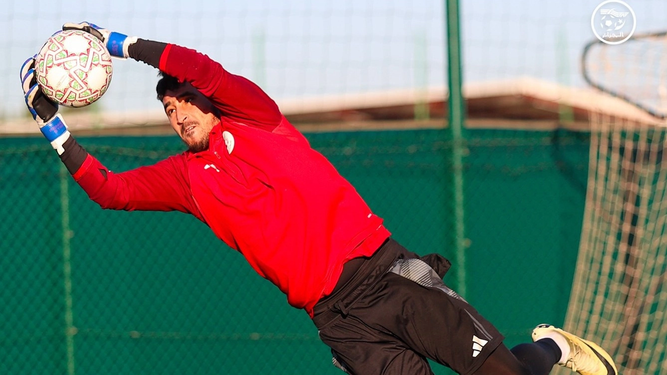 ما سبب اعتزال أسامة بن بوط اللعب مع منتخب الجزائر؟ 