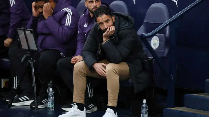 روني يشكك في قدرة أموريم على إنقاذ مانشستر يونايتد