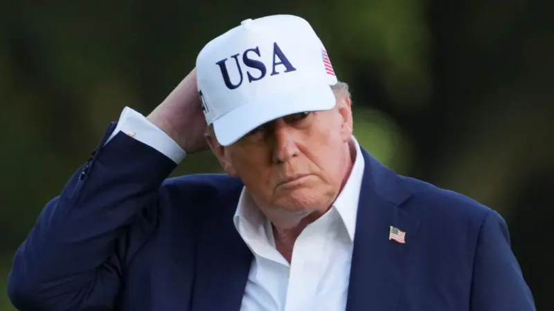 ترامب يتهم البنوك بممارسة تمييز ضده وضد مؤيديه