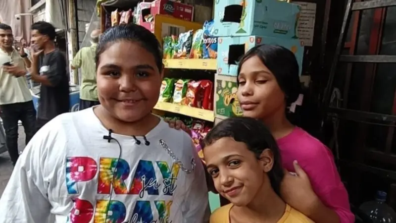 تامر حسني يحقق حلم الطفلة هايدي "فتاة الشيبسي"