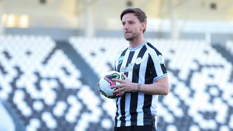 الشباب يجهز راكيتيتش لموقعة الهلال