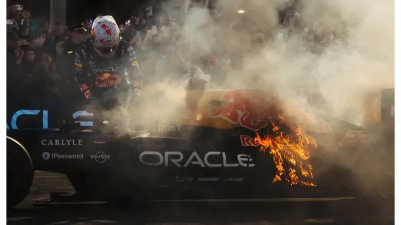 فيديو - تسونودا ينجو من حادث مروع في استعراض فورد